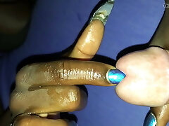 inserimento di unghie lunghe in ebano