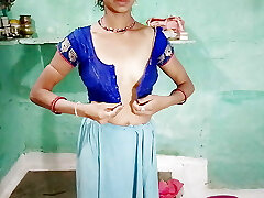Bhabhi ji Saadi badal rahi thi devar ne dekh liya or chudai kar diya devar bhabhi ki Desi chudai flick with YourPayal