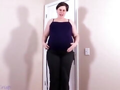 कमबख्त माँ की बदसूरत गर्भवती दोस्त और उसके विशाल बेबी टक्कर