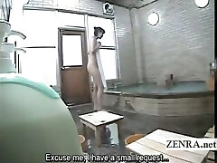 Subtitulada Japonesa tímida exhibicionista de baño reto