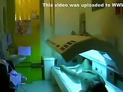 Teen girl fingers cunny during tanning