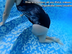 Crossed legs climax in outdoors pool Crossed legs climax in outdoors pool