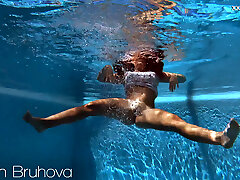 erotismo subacuático húngaro con puzan bruhova