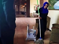 ARABS EXPOSED - Poor Janitor Gets Extra Money From Boss In Exchange For Fucky-fucky