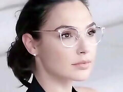 Gal gadot jaw-dropping glasses 2