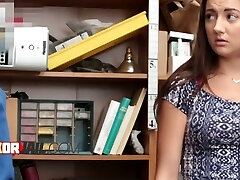 questa ninfomane è stato offerto sesso per evitare un arresto per presunto taccheggio