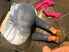 He Pee on my Bootie in Jeans He Pee on my Bootie in Jeans