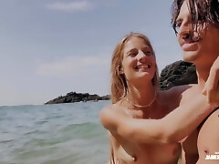 She Made Me Jizm In Less Than A Minute At The Public Beach