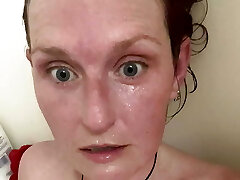 Petite mummy's ideal pert boobs juggle after masturbating in the bath makes her heart pound incredibly hard and fast