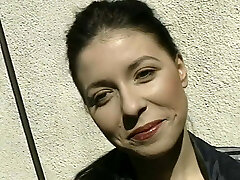 Slum Bitch mit Gummi gefickt Slum Bitch mit Gummi gefickt