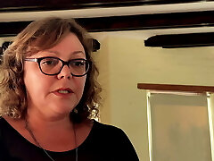 Dominatrix Mistress April - cum on my spandex leggings, slave