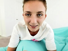 继女,梅西梅多斯,享受她的继父的peni 继女,梅西梅多斯,享受她的继父的peni