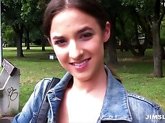 Attraktive teen gal Amira ist stocherte doggy style Attraktive teen gal Amira ist stocherte doggy style