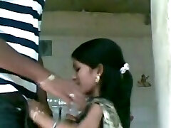 Indien scandale de la vidéo d'un couple frapper tous habillés
