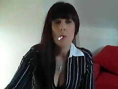 ma mère nadalyn douglas encore en train de fumer la webcam