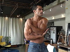 Muscle hunk red-hot posing