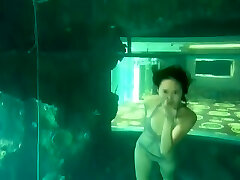 Record for Underwater Dancing of Stunning Mermaid