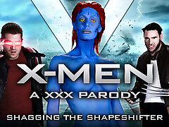 Nicole Aniston & Charles Dera & Xander Corvus dans XXX-Hommes: Shagging le Métamorphe XXX la Parodie - Brazzers