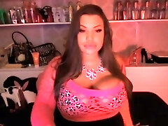 Nadja diamond horny on webcam with her sexy body and hot big fake lips