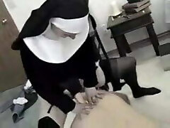 Strapon Nun