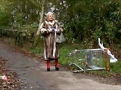 Chavy mature with couple Chavy mature with couple