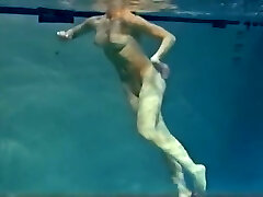 girl underwater aqb4 pt5