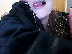 Beautiful white girl does a fantastic blowjob while smoking