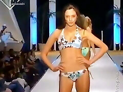 Gal Gadot - Style Show 2001