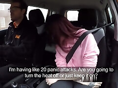 małe cycki ruda anal uprawia seks w samochodzie