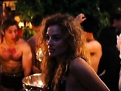 Margot Robbie, Phoebe Tonkin in nude and sex scenes
