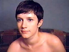 Short Haired Hottie Thumbs And Fake Penis&#039;s On Webcam