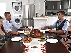 Thanksgiving Turns Me On - S40:E18