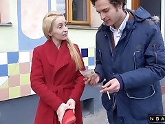 SKINNY MILF DEEP ANAL CHEATING Beau AT STREET CASTING
