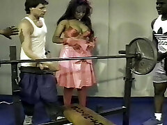 Busty MILF got nasty in the gym
