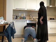 Egyptian Wife Plowed By Plumber In London Apartment Egyptian Wife Plowed By Plumber In London Apartment