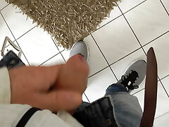 Secret spectator - Juiced while urinating! Secret spectator - Juiced while urinating!