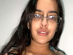 Arab enjoys nude eating and vaginal pleasure