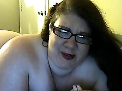 Fat brunette kiki undresses and masturbates in car