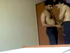 Indian amateur sex video of a torrid couple making out