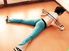 Puffy Cameltoe Teen In Yoga Trousers Stretching.