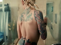 Glamorous inked bitch with pierced clit Sarah Jessie gives the best nuru massage