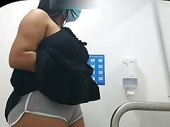 CAMERA CAPTURING CAMELTOE OF Female WITH BIG Arse IN PUBLIC BATHROOM