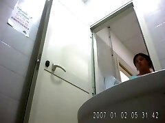 Voyeur video of my gf in restroom