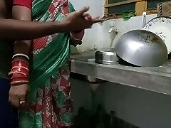 Kitchen Me Kaam Kar Rhi Saali Ko Jabardasti Choda Apartment Me