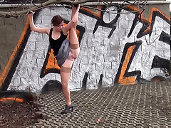 Rather flexible amateur black head pulls up one leg and pisses outdoors Rather flexible amateur black head pulls up one leg and pisses outdoors