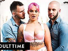 Siri Dahl's First-ever MMF Threesome With Two Bisexual Studs Siri Dahl's First-ever MMF Threesome With Two Bisexual Studs