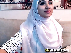 Amateur fantastic big ass arab nubile camgirl posing in front of the webcam