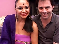 timido indiano coppia amatoriale sta facendo il loro primo video porno