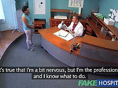 FakeHospital Patient hört Arzt fickt Krankenschwester sex