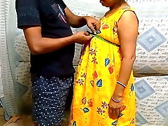 Tailor ne Everbest Massive Breasts Bhabhi ko Chod diya - Desi Tumpa